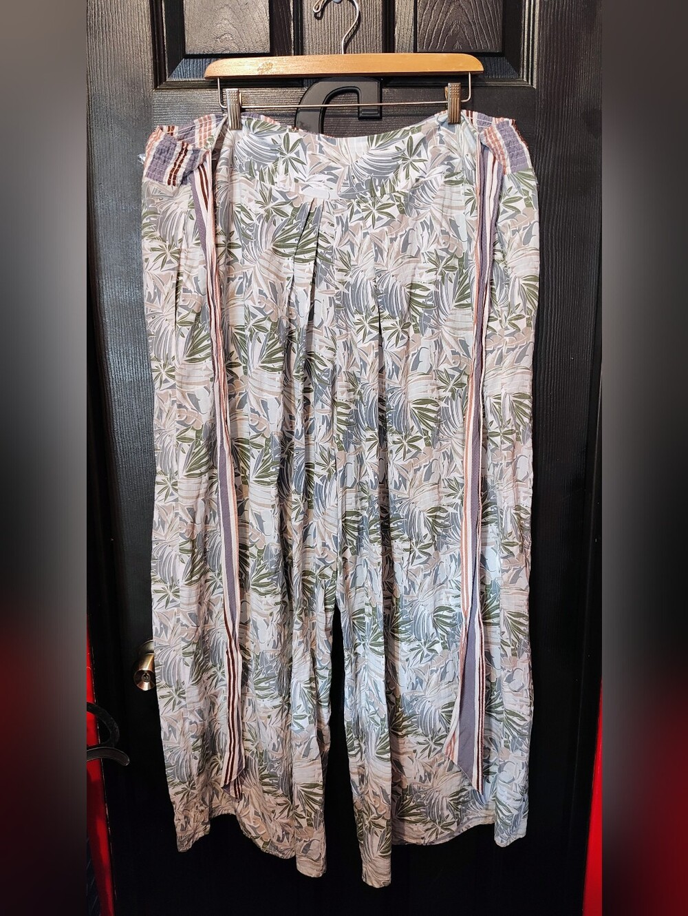 Green and White Cotton Blend Pants - Floral/Leaf Print